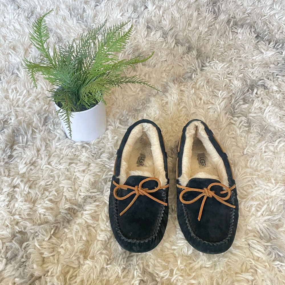 UGG DAKOTA MOCCASIN SLIPPERS